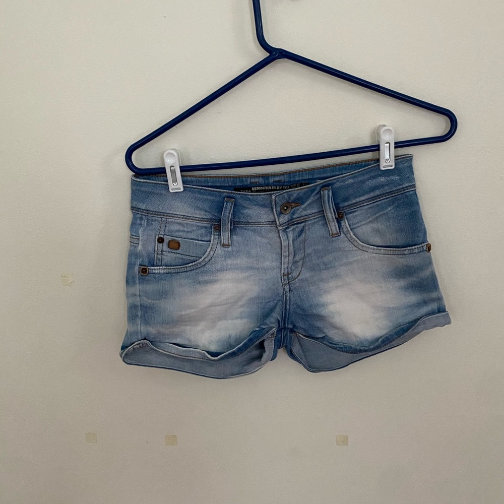 Women’s Zara shorts. 02